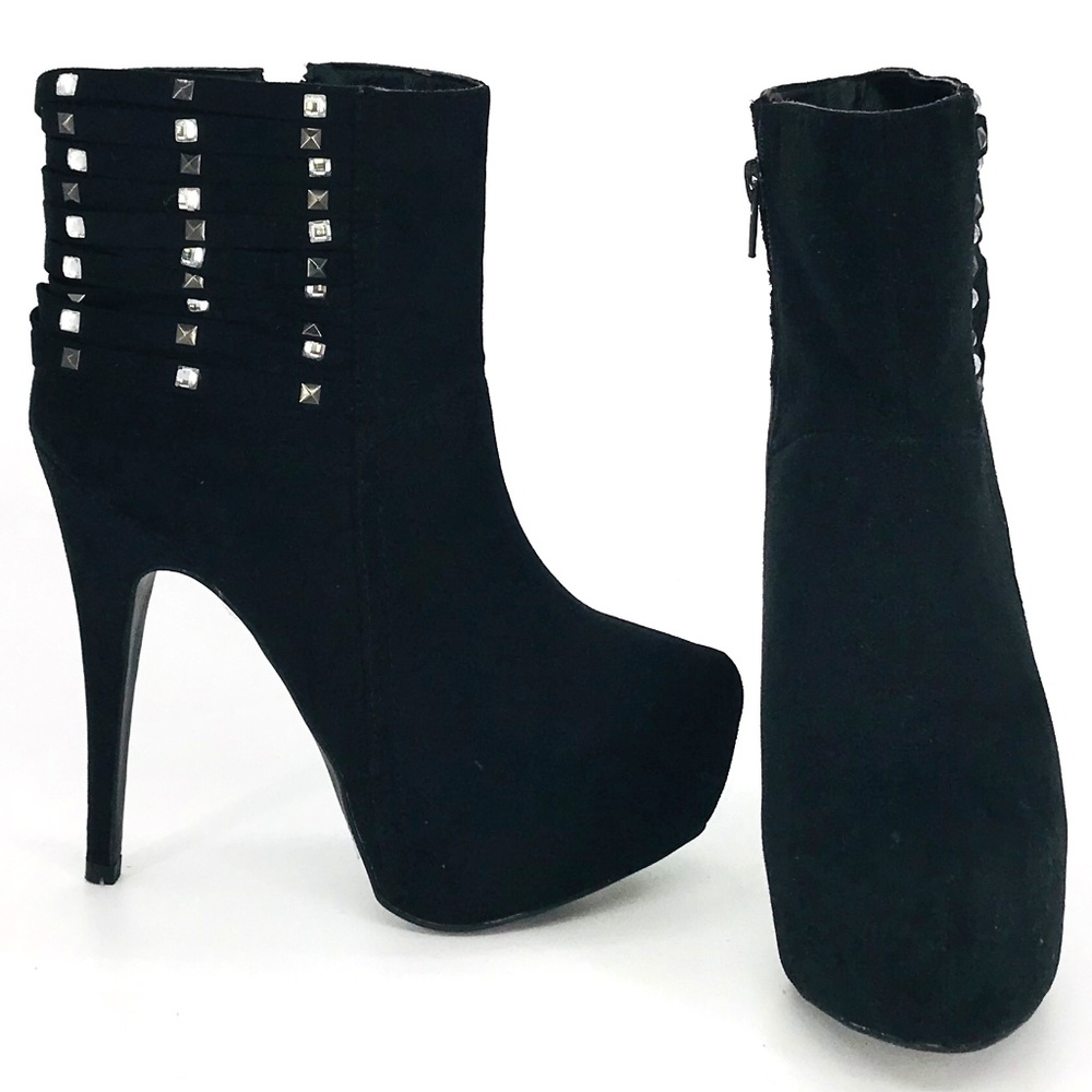 Bakers Misfit Studded Boot Heels Size 6.5